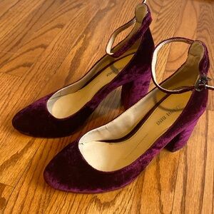 Velvet burgundy Gianni Bini Heels Size 7
